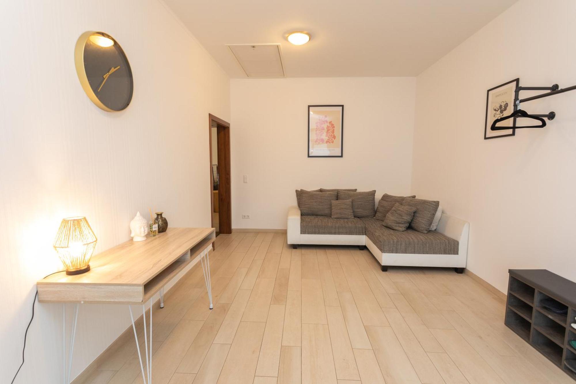 Stadthaus Mit 2 Schlafzimmern & Wohnzimmer Mit Kamin - Kostenloser Privat-Parkplatz Auf Dem Grundstueck Лейпциг Экстерьер фото