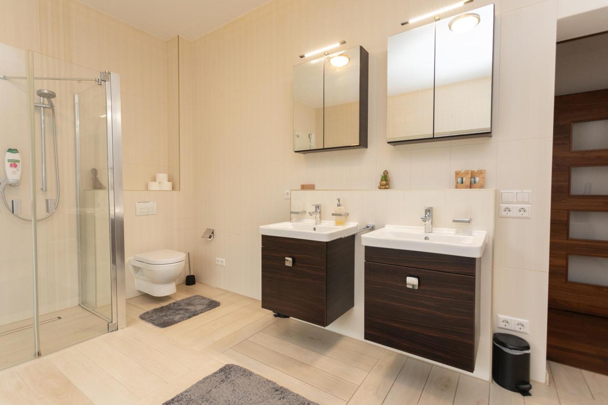 Stadthaus Mit 2 Schlafzimmern & Wohnzimmer Mit Kamin - Kostenloser Privat-Parkplatz Auf Dem Grundstueck Лейпциг Экстерьер фото