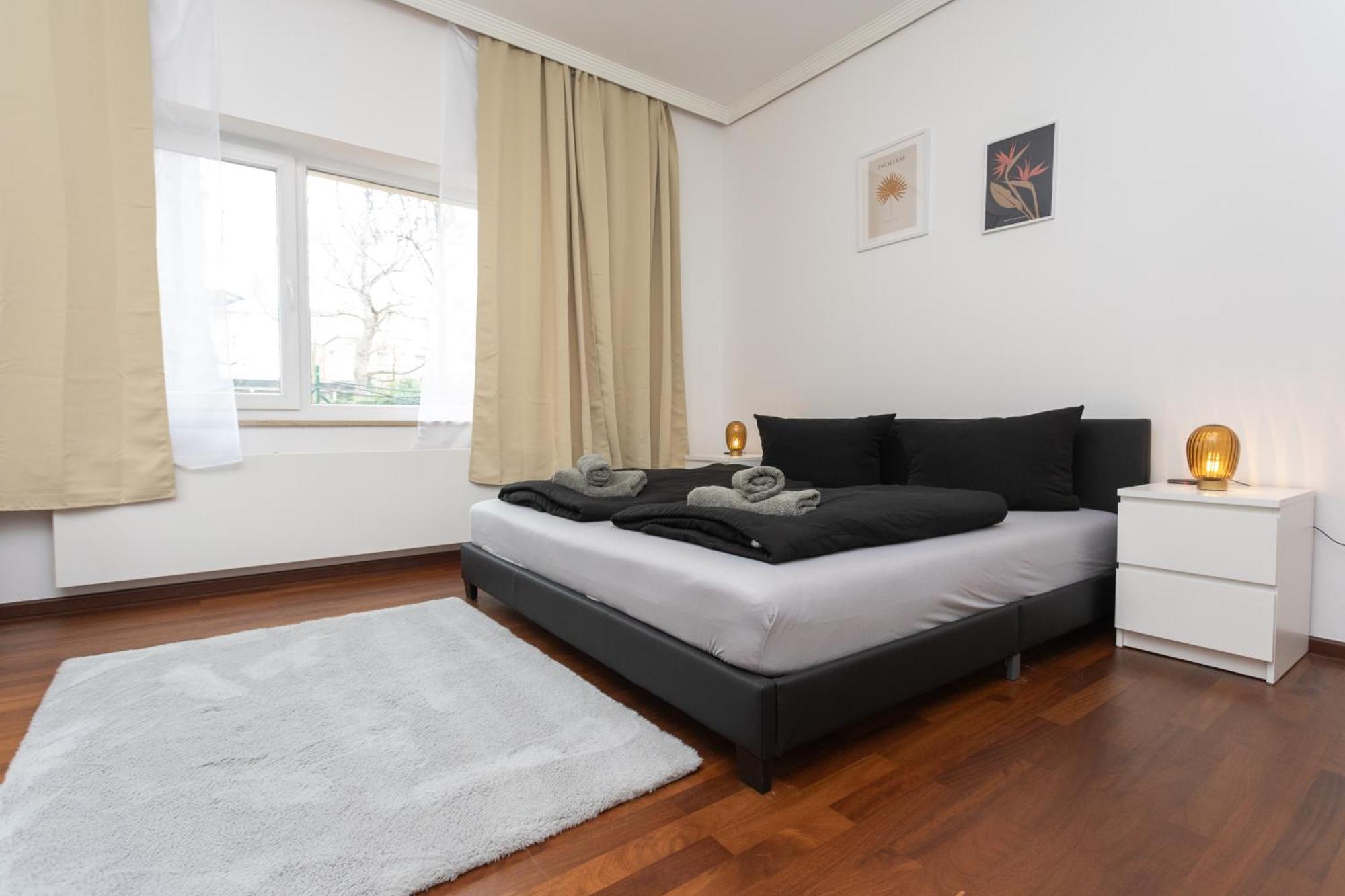 Stadthaus Mit 2 Schlafzimmern & Wohnzimmer Mit Kamin - Kostenloser Privat-Parkplatz Auf Dem Grundstueck Лейпциг Экстерьер фото