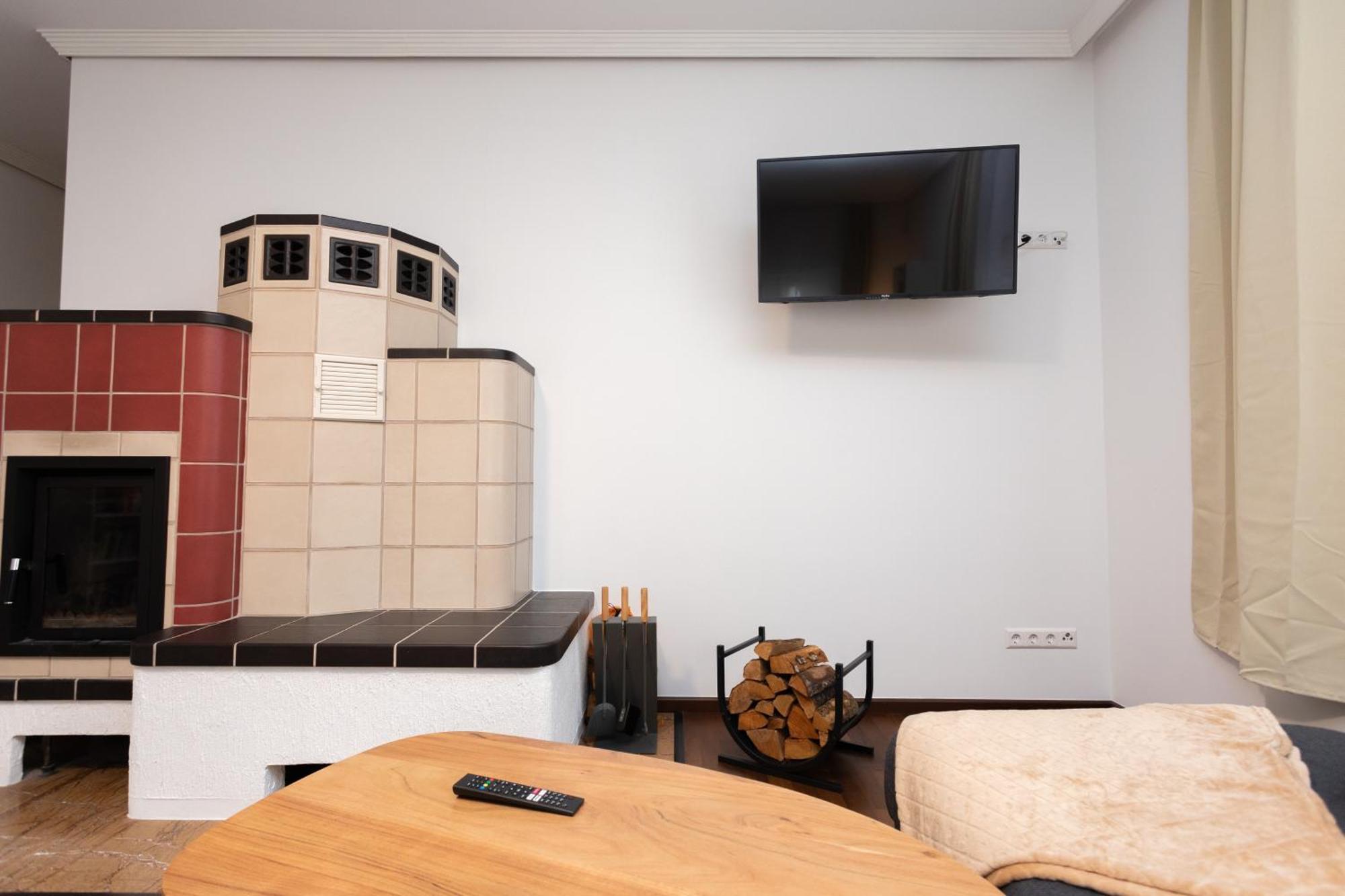 Stadthaus Mit 2 Schlafzimmern & Wohnzimmer Mit Kamin - Kostenloser Privat-Parkplatz Auf Dem Grundstueck Лейпциг Экстерьер фото