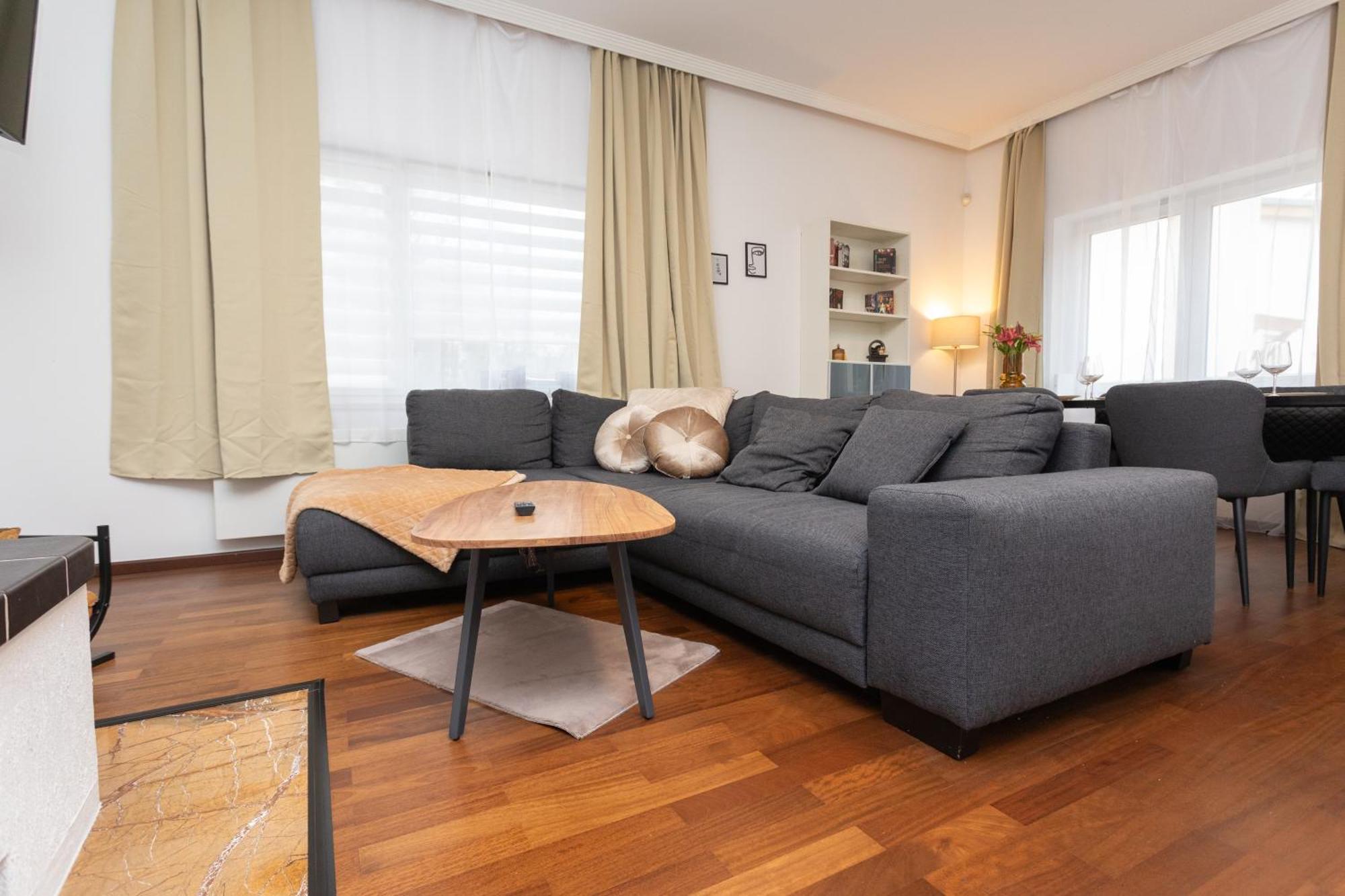 Stadthaus Mit 2 Schlafzimmern & Wohnzimmer Mit Kamin - Kostenloser Privat-Parkplatz Auf Dem Grundstueck Лейпциг Экстерьер фото