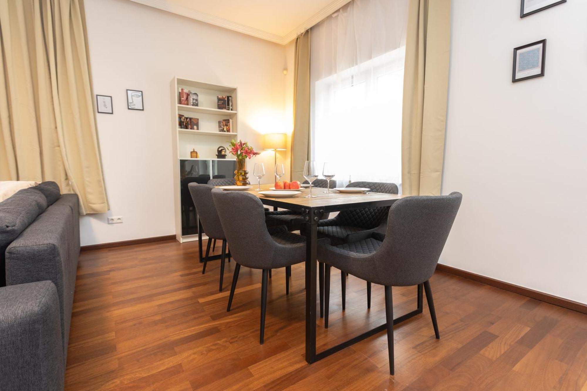 Stadthaus Mit 2 Schlafzimmern & Wohnzimmer Mit Kamin - Kostenloser Privat-Parkplatz Auf Dem Grundstueck Лейпциг Экстерьер фото